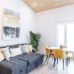Laoe Lodge Tremblant - View